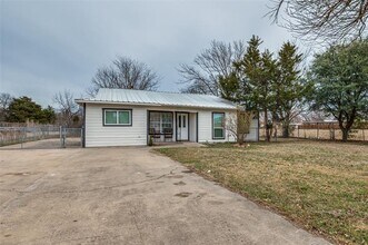 1326 Johns Ave in Lancaster, TX - Building Photo - Building Photo