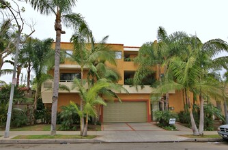 1029 Mira Mar Ave in Long Beach, CA - Foto de edificio - Building Photo