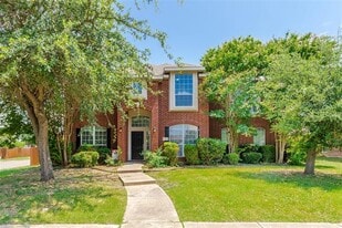6902 Amesbury Ln in Rowlett, TX - Building Photo