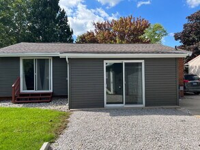 1502 Clay St in Midland, MI - Building Photo - Building Photo