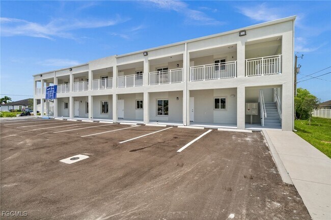 721 SW 30th Terrace in Cape Coral, FL - Building Photo - Building Photo