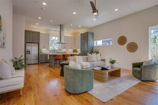 5711 Bryan Pkwy in Dallas, TX - Building Photo