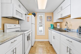 3657 42nd Way S in St. Petersburg, FL - Building Photo - Building Photo