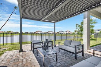 16608 Cove Rd in Westlake, FL - Foto de edificio - Building Photo