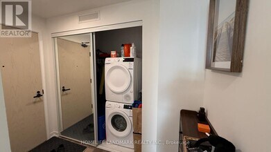 225 Commerce St in Vaughan, ON - Building Photo - Building Photo