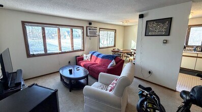 1033 21st Ave SE in Minneapolis, MN - Building Photo - Building Photo