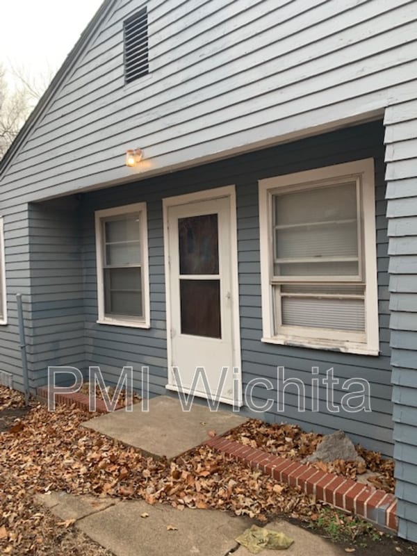 property at 1406 S Lulu Ave