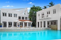 24 S Hibiscus Dr in Miami Beach, FL - Foto de edificio - Building Photo