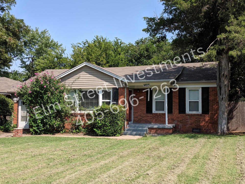 1403 Oxford Way in Oklahoma City, OK - Foto de edificio