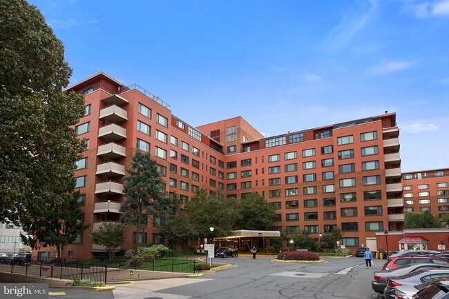 1021 Arlington Blvd in Arlington, VA - Building Photo - Building Photo