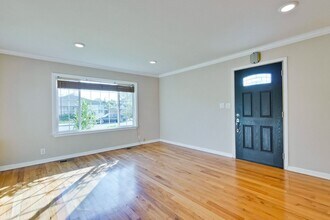 465 S Henry Ave in San Jose, CA - Building Photo - Building Photo