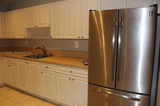 9441 SW 76th St in Miami, FL - Building Photo - Building Photo