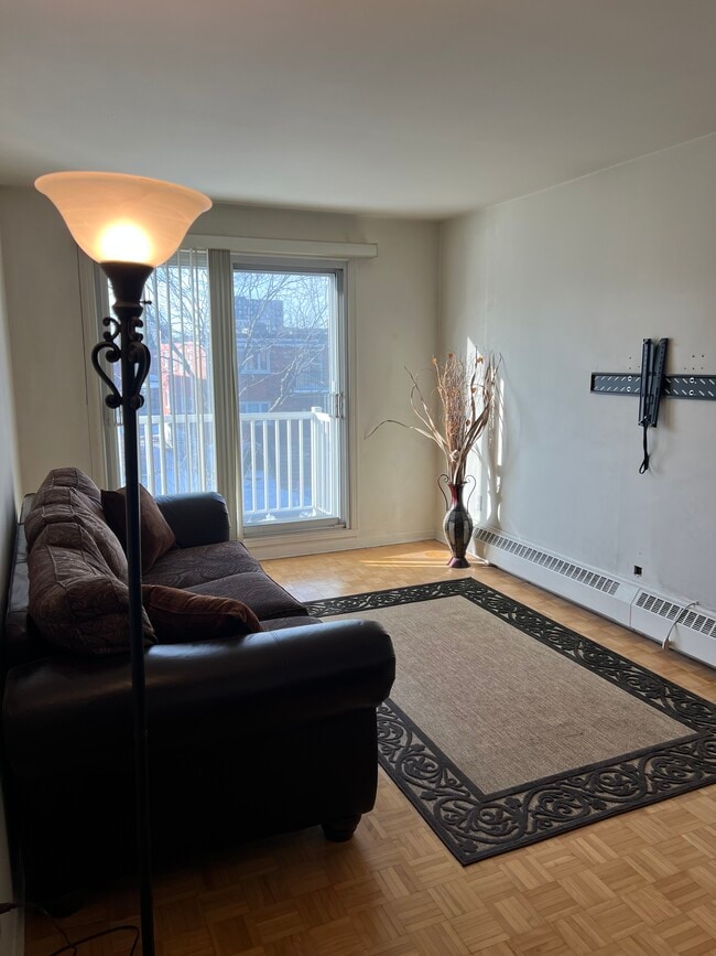 1115 Duguay Rue in St. Laurent, QC - Building Photo - Building Photo