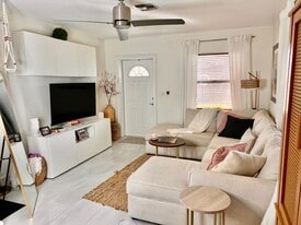 723 W Palm St in Lantana, FL - Building Photo