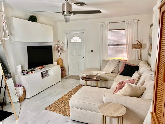 property at 723 W Palm St