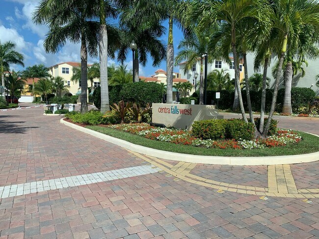 1746 NW 124th Way in Pembroke Pines, FL - Building Photo - Building Photo