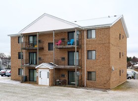 737 Lippert Ln in Glendale Heights, IL - Building Photo