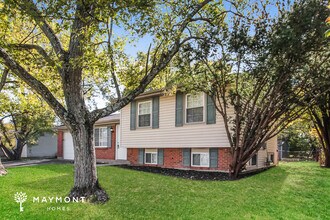 1711 W Kemper Rd in Cincinnati, OH - Foto de edificio - Building Photo