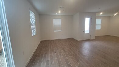 4501 Stine Rd in Bakersfield, CA - Building Photo - Building Photo