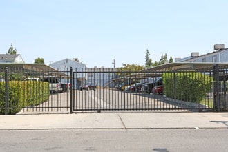 Quail Ridge Apartments in Fresno, CA - Building Photo - Building Photo