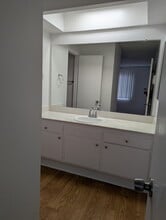 Charter House Apartments in Downey, CA - Foto de edificio - Building Photo