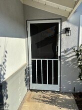 275 Mesa Dr in Costa Mesa, CA - Foto de edificio - Building Photo