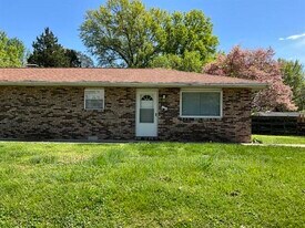 912 E Adams St in Belleville, IL - Building Photo