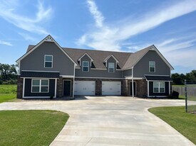1518 Northridge Dr E in Van Buren, AR - Building Photo