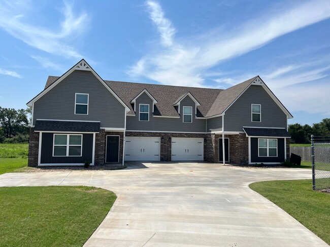 property at 1518 Northridge Dr E