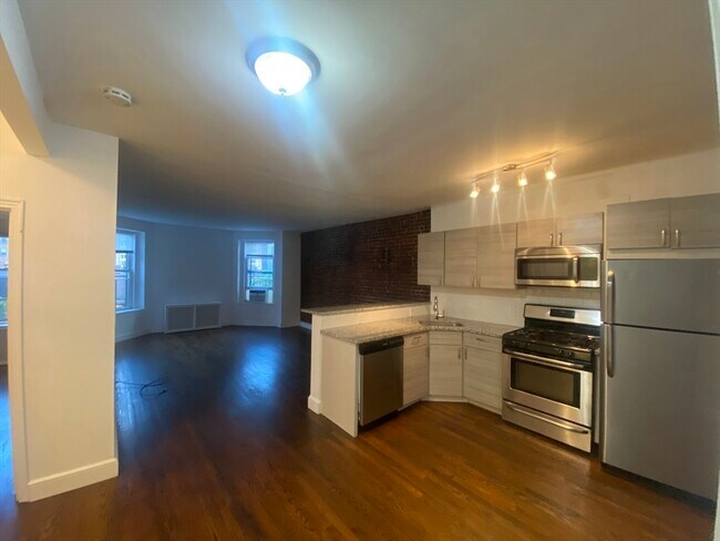 228 Commonwealth Ave, Unit 1 in Boston, MA - Building Photo - Building Photo