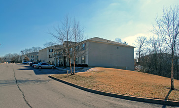 Dunhill Apartments in Knoxville, TN - Foto de edificio - Building Photo