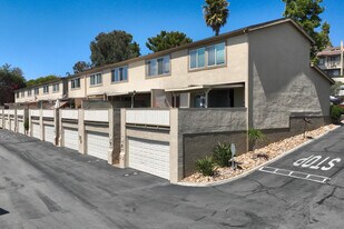 Parkway Villas in La Mesa, CA - Building Photo