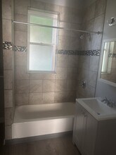 321 E 70th St in Chicago, IL - Building Photo - Building Photo