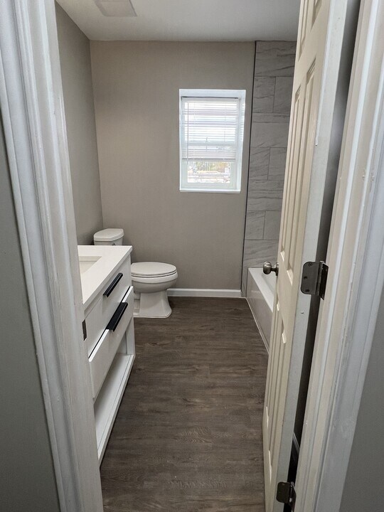 9745 Long Point Rd in Houston, TX - Building Photo