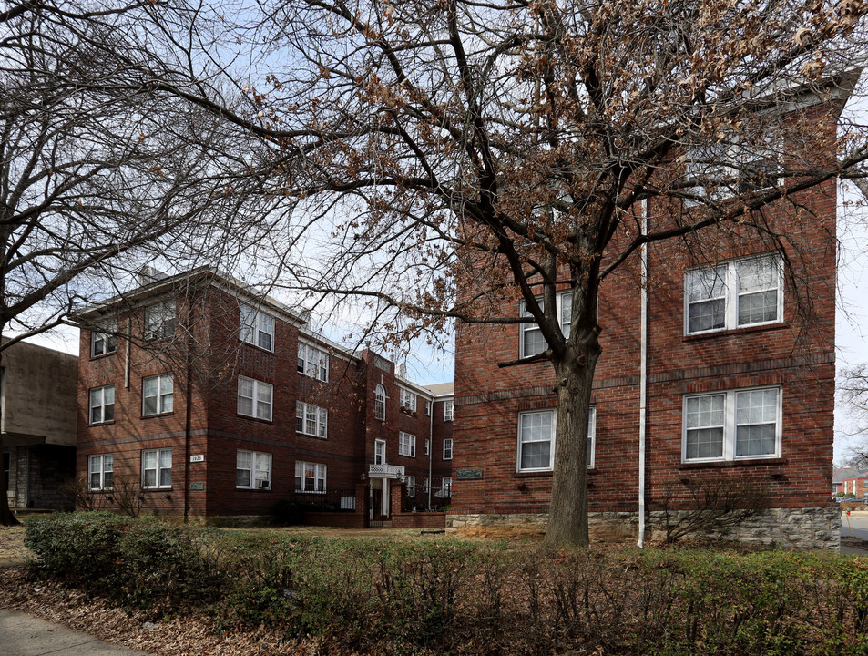 Mayflower Apartments in Nashville, TN - Building Photo