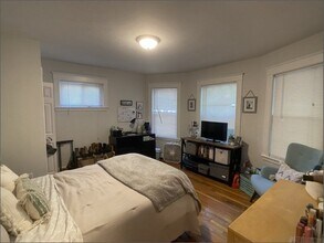 78 Perkins St, Unit 2 in Somerville, MA - Foto de edificio - Building Photo