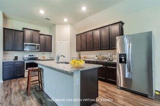 19613 Andrew Jackson St in Manor, TX - Foto de edificio - Building Photo
