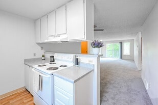 Southwood Apartments in Burien, WA - Building Photo