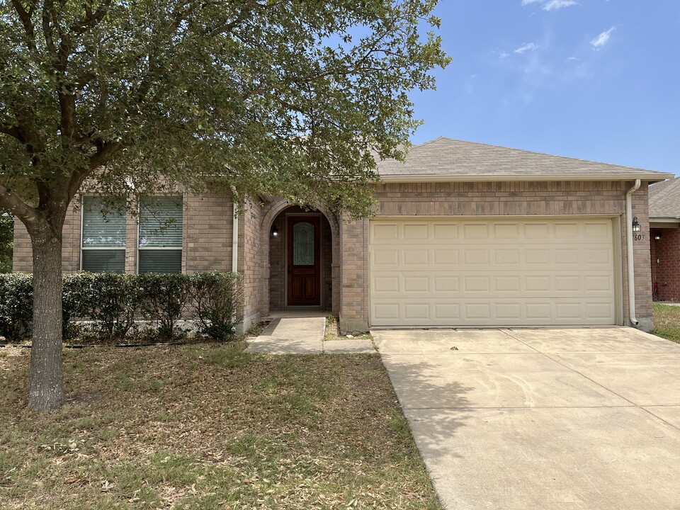 Meadows at Bridgewood in San Antonio, TX - Building Photo