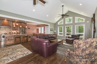2100 Alyeska Dr in Fairbanks, AK - Building Photo - Building Photo