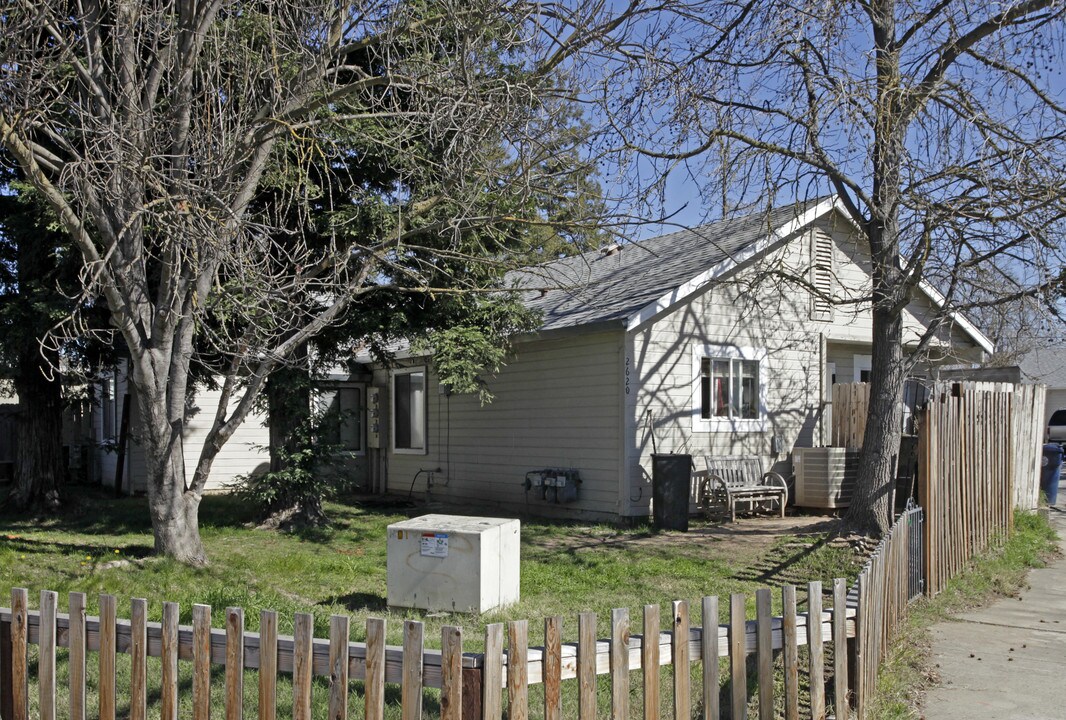 2620 Connie Dr in Sacramento, CA - Foto de edificio