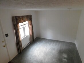 205 Moore Dr in Berryville, VA - Building Photo - Building Photo