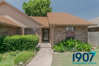 1213 SW 133rd St in Oklahoma City, OK - Building Photo - Building Photo