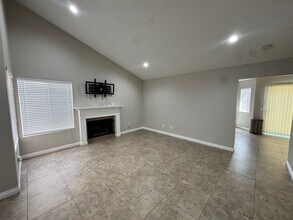 11806 Carlisle Ct in Moreno Valley, CA - Building Photo - Building Photo