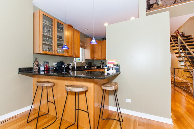property at 928 N Wood St