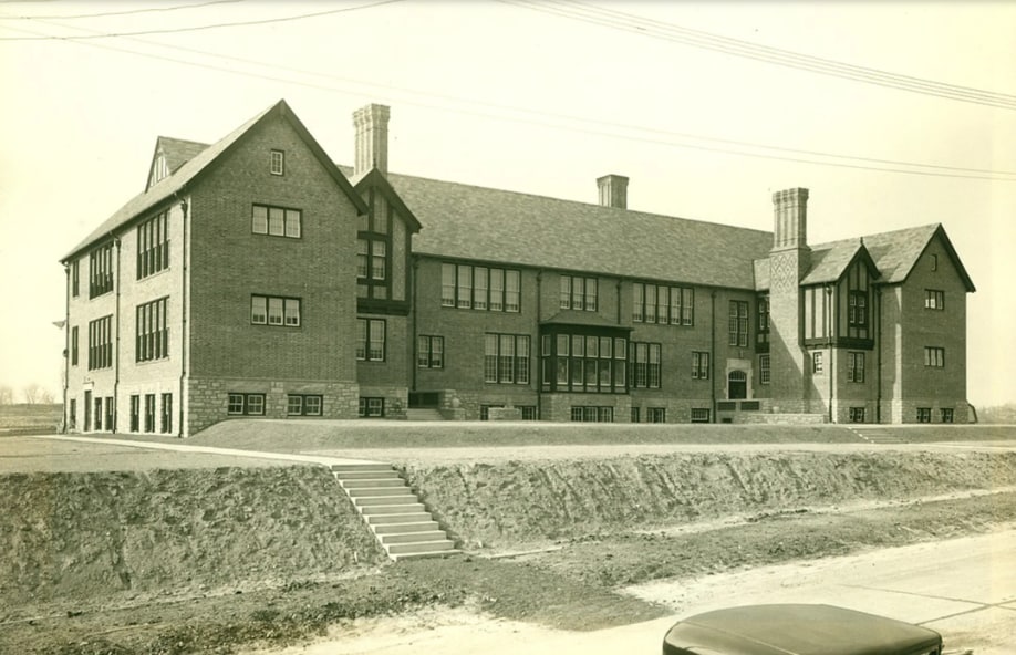 Hawthorne Apartments in University City, MO - Foto de edificio