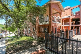 3200 Duval St, Unit 101 in Austin, TX - Foto de edificio - Building Photo