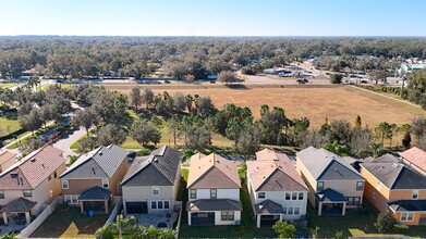 925 Terra Vista St in Brandon, FL - Building Photo - Building Photo