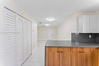 1181 NW 66th St in Miami, FL - Building Photo - Building Photo