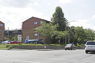 17100 de pierrefonds Boul in Montréal, QC - Building Photo